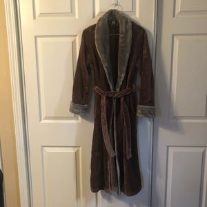 Woman beautiful autumn and winter pajamas.  Size M, Brown